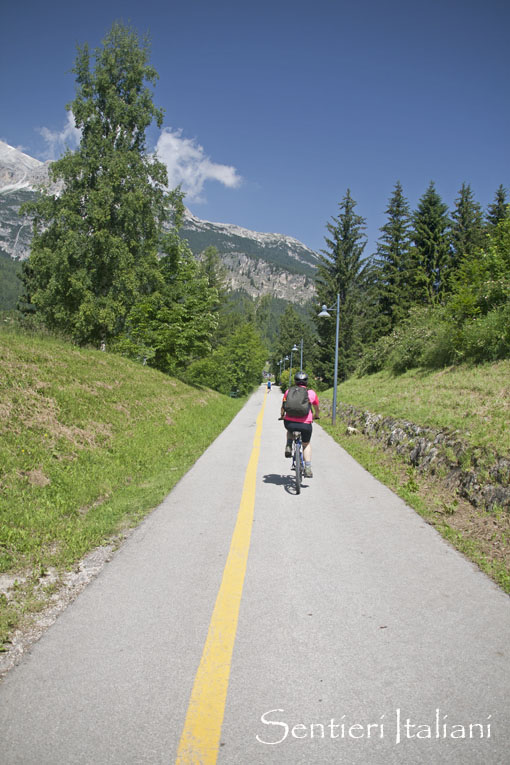 percorso ciclabile del cadore, la ciclopista delle dolomiti lungo il boite, da calalzo di cadore percorso ciclabile del cadore, la ciclopista delle dolomiti lungo il boite, da calalzo di cadore